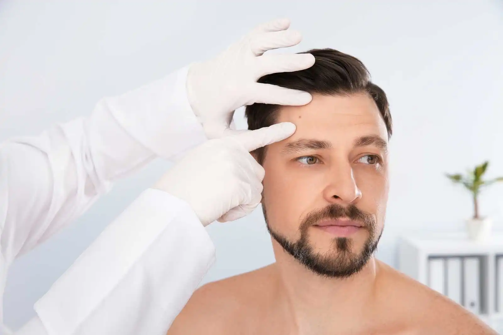 Reducción de frente en hombres: ¿Es viable la frontoplastia sin injerto?
