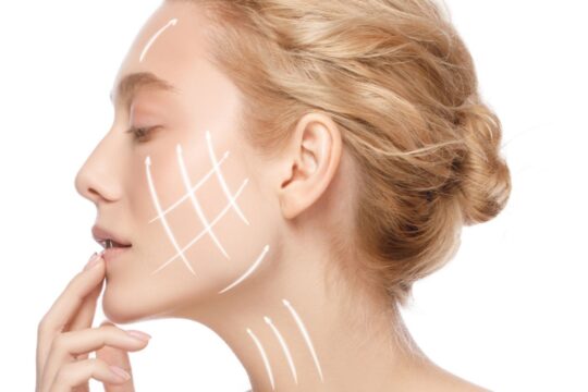 Óvalo facial caído: por qué cae la mandíbula y cuándo la cirugía es la solución